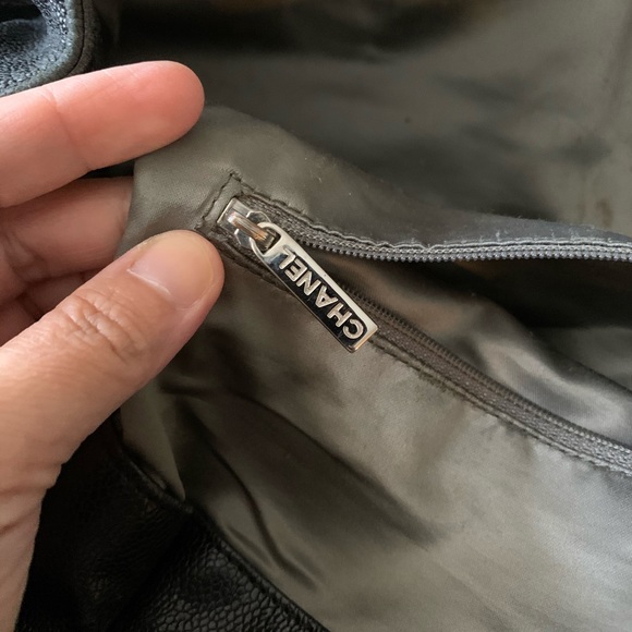 Chanel Glazed Caviar Large pocket in the city bag - Picture 7 of 10